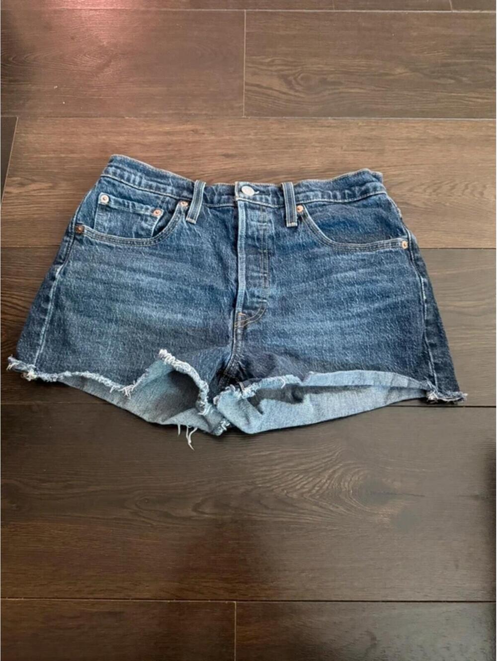 Levi’s 501 Cut-Off Denim Shorts Women’s Size 28 Dark Wash Raw Hem S25